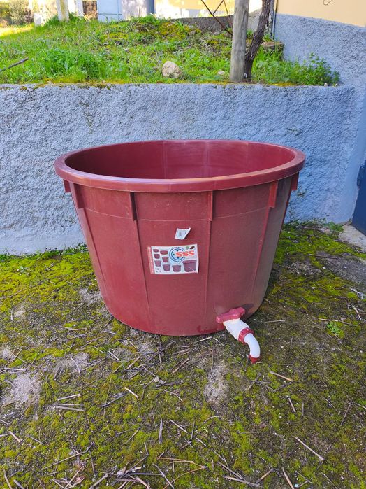 Cubas inox e balsas de plástico - para Vinho