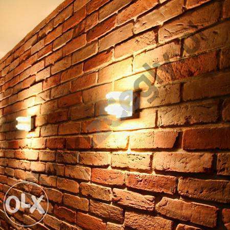 Płytki z cegły montaż stara cegła. Cegiełka układanie rozbiórki rozbi