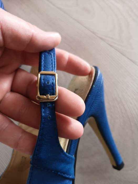 Buty damskie na paseczku