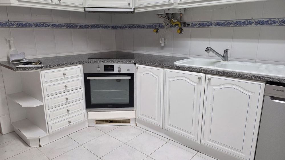 Móveis de cozinha com bancada