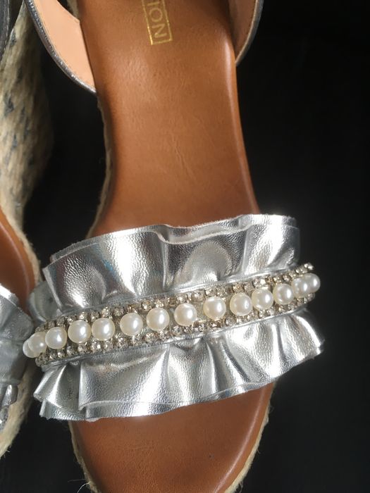 Sandálias cor prata