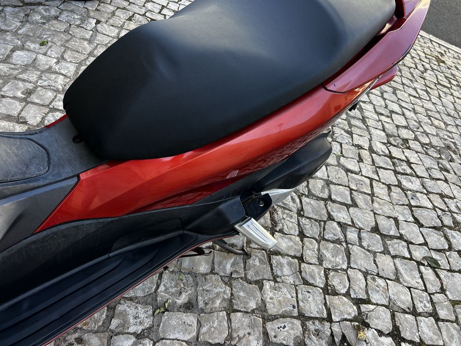 PCX HONDA 125cc vermelha
