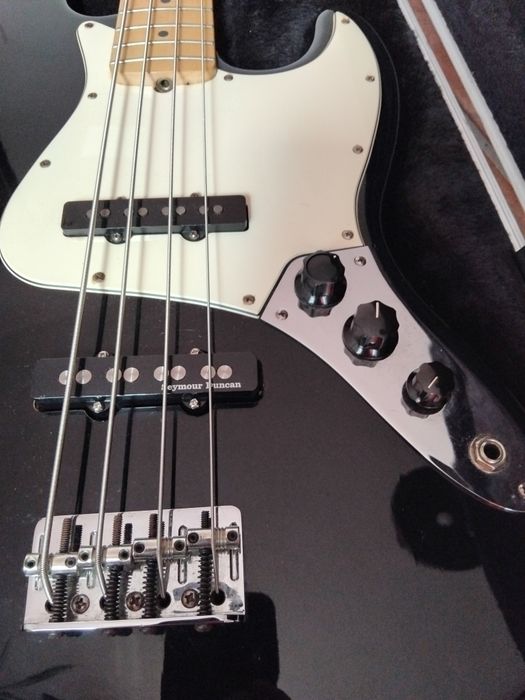Fender American Standard Jazz Bass (2006) – USA – Black/Maple