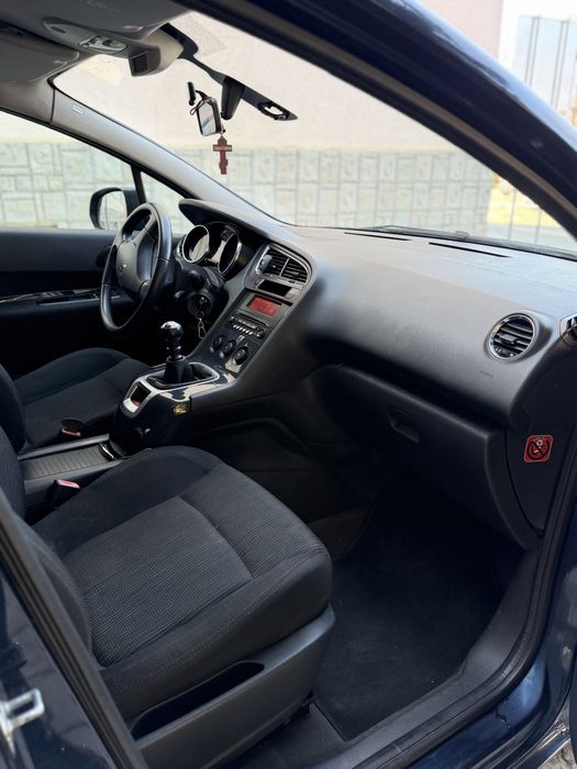 Пежо 5008 - 7 Мість