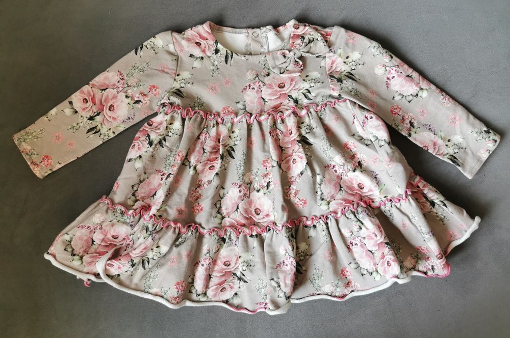 Sukienka w kwiaty r. 80