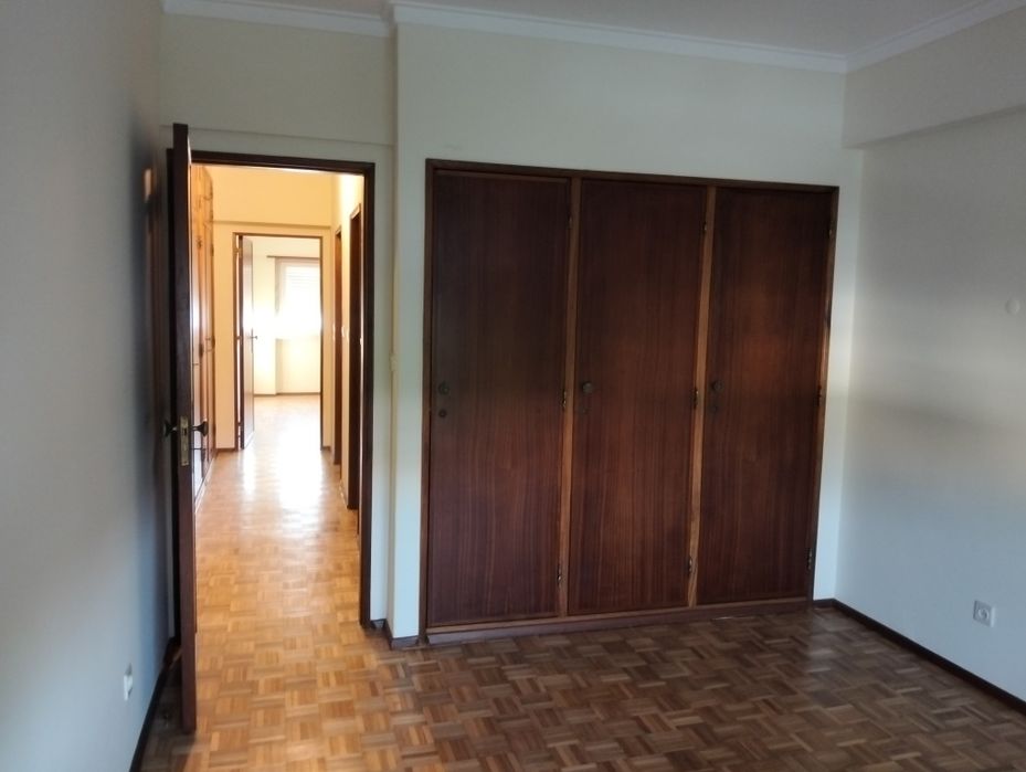 Arrenda-se T3 renovado em Odivelas com garagem