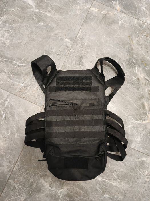 Czarna kamizelka taktyczna plate carrier