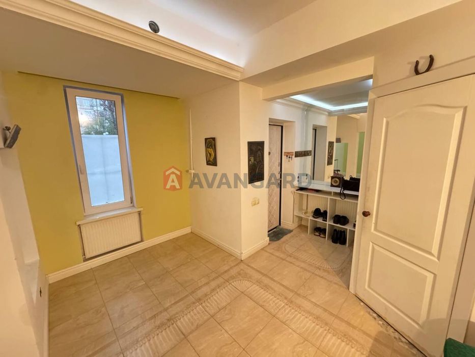 Продаж будинку в центрі під житло або комерцію