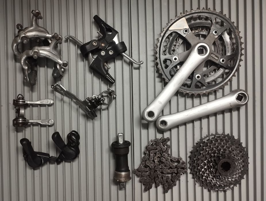 SKOTCH’s Bikes Garage... Peças, pecinhas e um monte de parafusos!!!