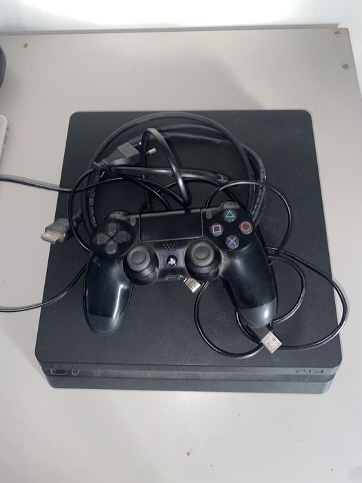 PlayStation 4 Slim 1Tb - Pouco Usada