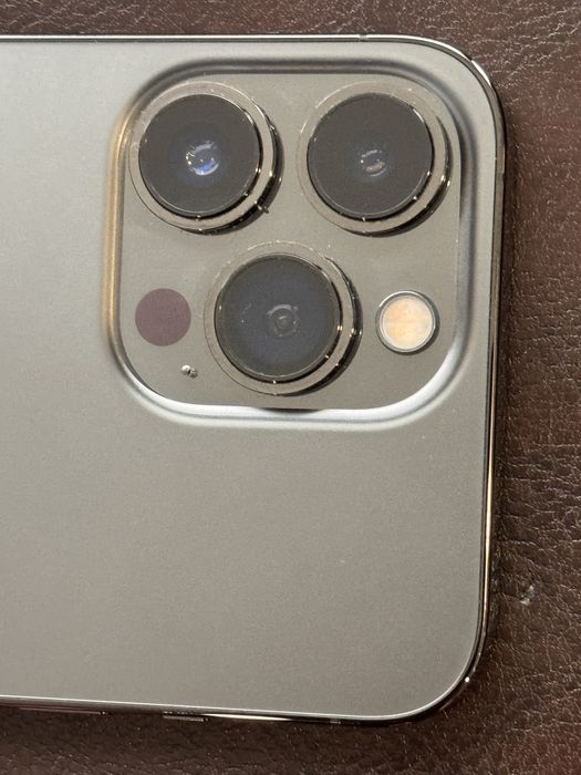 Iphone 13 pro w stanie fabrycznym