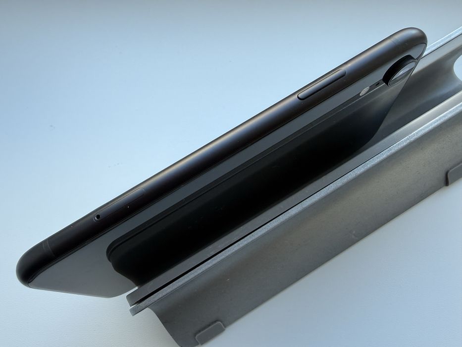 Apple iPhone XR 64gb Black Neverlock 84%