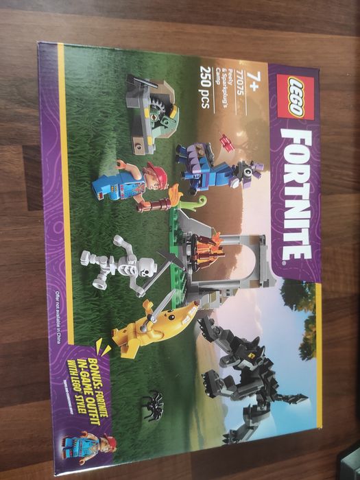 LEGO Fortnite 77075 Skórek i Iskra oraz obóz