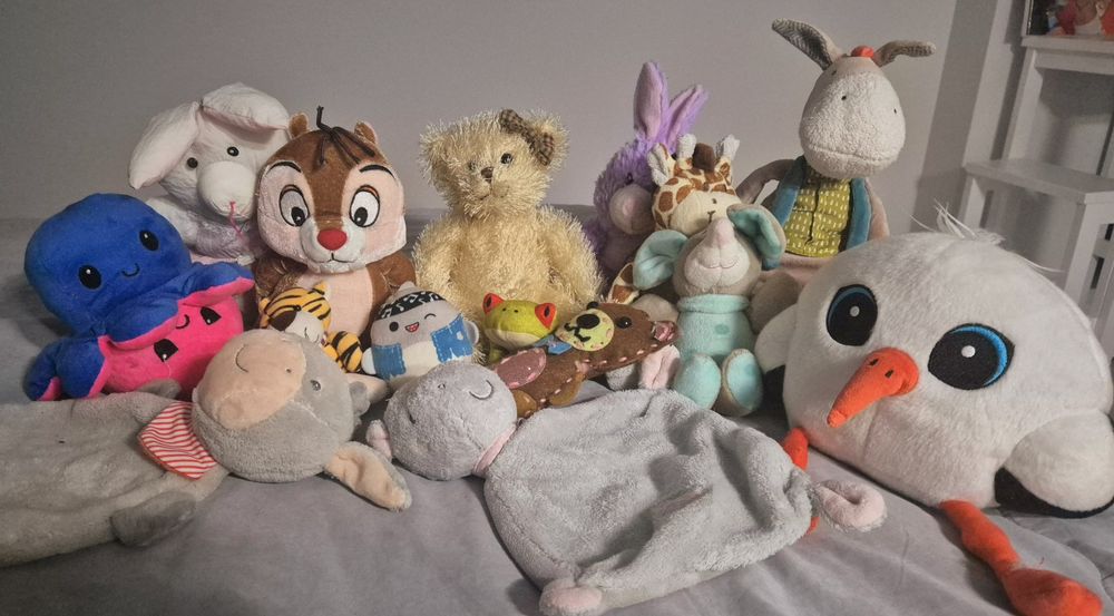 Лот м'яких іграшок