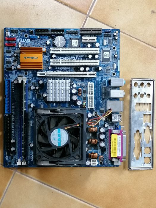 Board AMD com cpu, cooler, memórias e espelho
