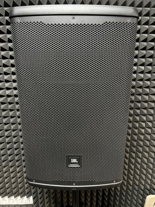 Продам активні колонки JBL 715