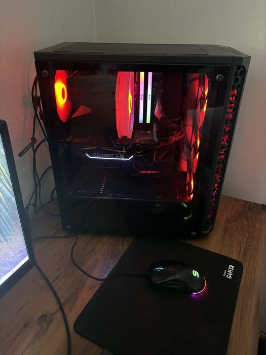 Całe stanowisko / Komputer RYZEN GTX