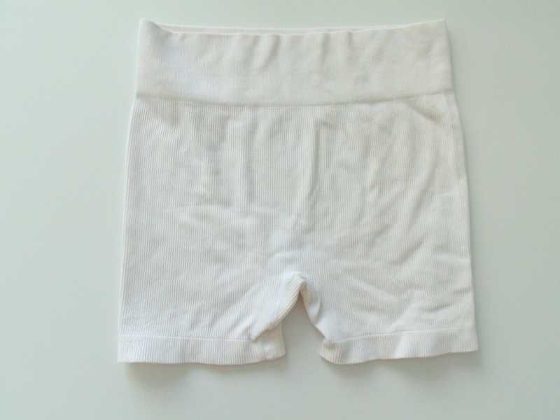 Modelujące białe wyszczuplające majteczki z nogawką M-L