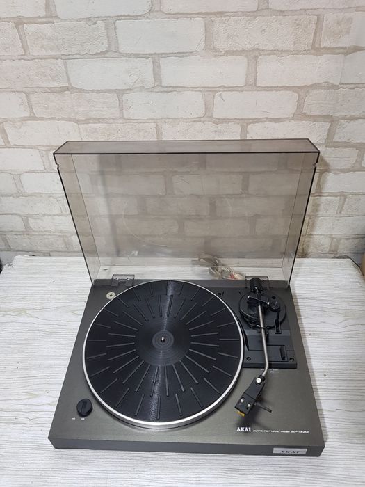 Вініловий програвач/виниловый проигрыватель Akai AP-B20 б/у з Німеччин