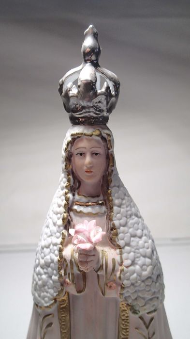 Estatuetas religiosas em cerâmica e marfinite