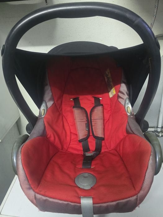 Maxicosi com toldo da Quinny
