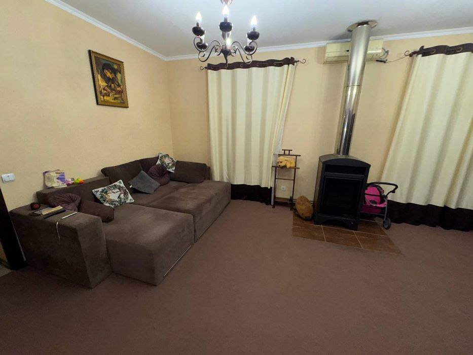 Дом на Ясногорке 4 комнаты до 6 человек не более.