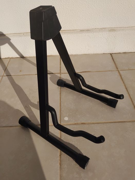 Guitarra clássica + suporte + mala – pack completo