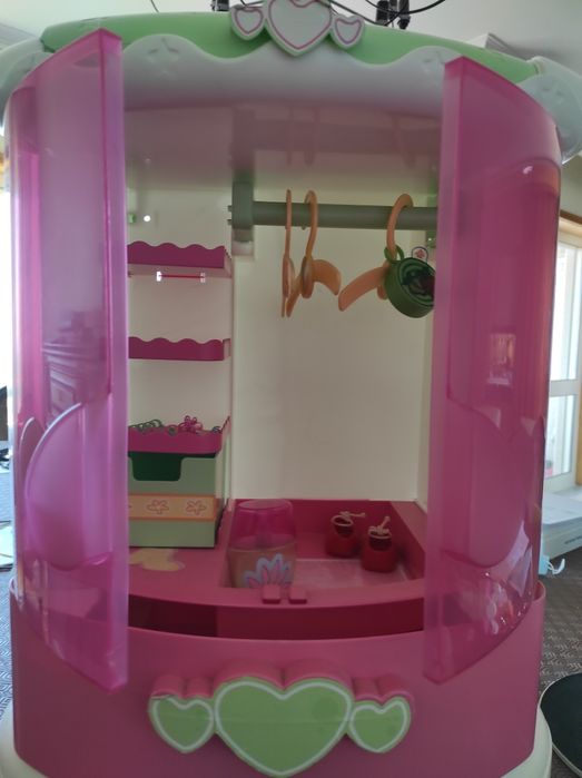 Roupeiro de roupa de bonecas nenuco