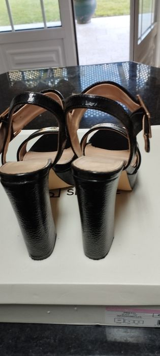 Sandálias, pretas, tamanho 36