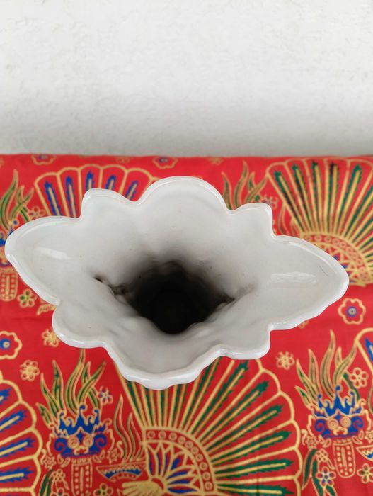 Wazon stary piękny prl delikatny kwiatowy wzór