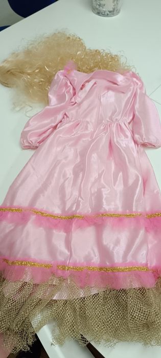 Vestido de Carnaval Princesa . Tamanho 2. Cor de rosa. Usado