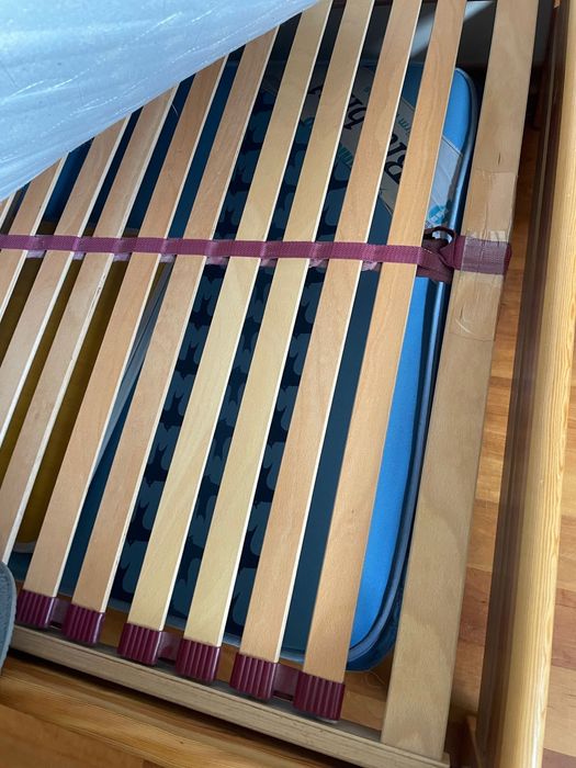 Rama łóżka + materac, 210 cm