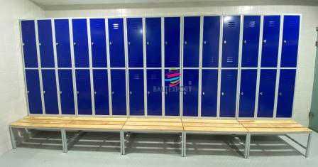 Vestiário Triplo Cacifos com Banco em Pinho 2150Ax900Lx800P Metálico Pintura Cinza / Porta Cinza