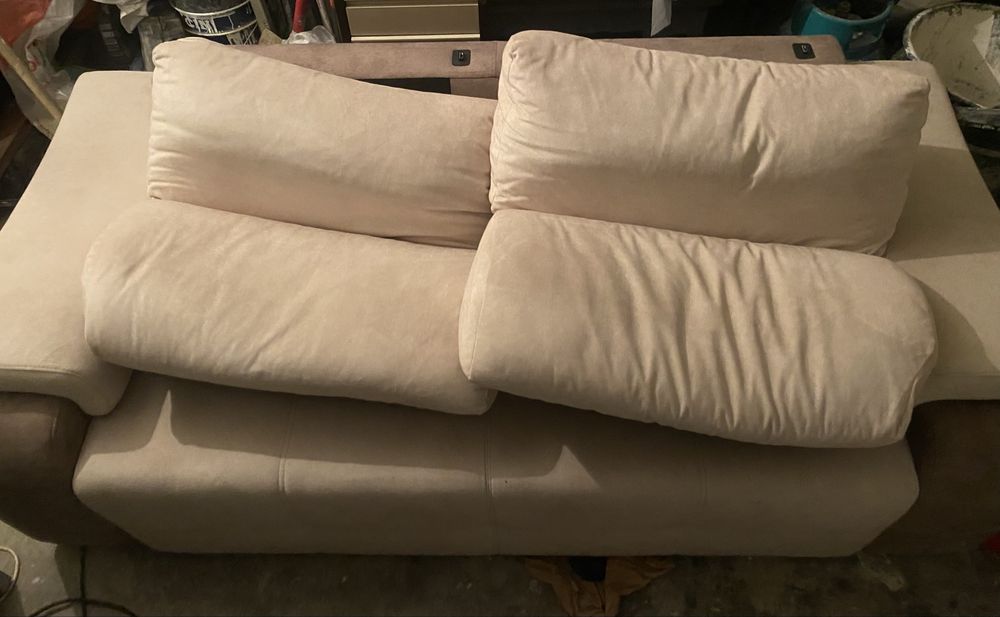 Sofa pouco usada.