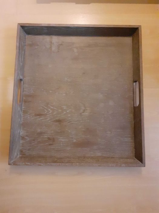 Mesa de centro pés de metal e tabuleiros em madeira design