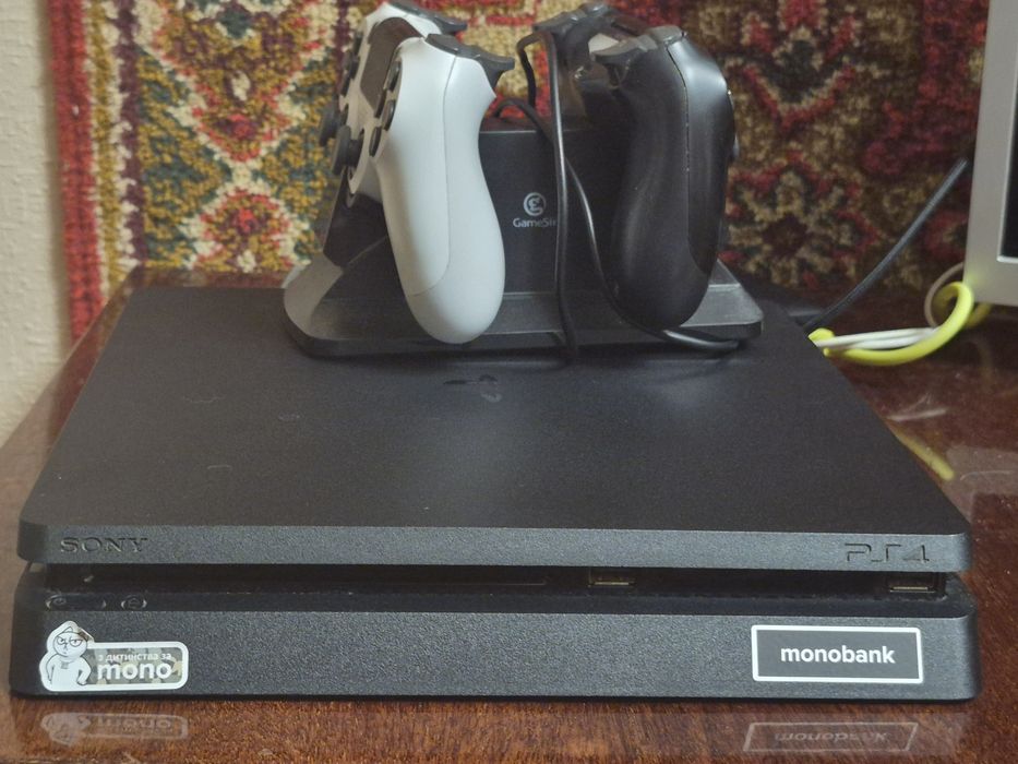 Приставка ,цена 8000( торг)