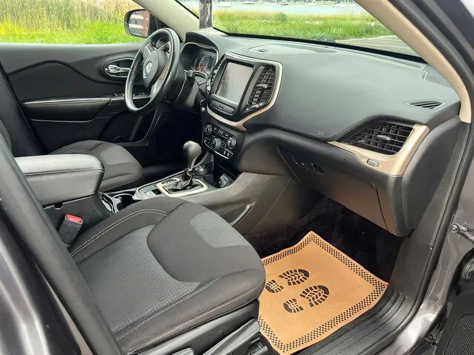 Jeep Cherokee      2017