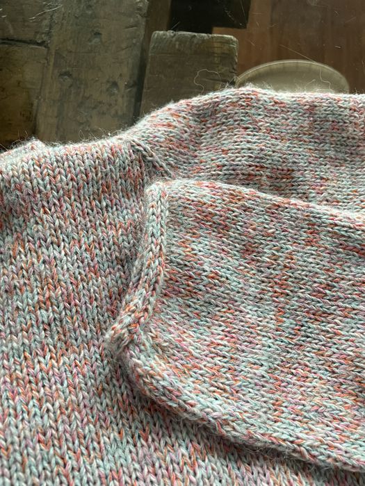 Sweter handmade z kapturem ręcznie robiony z mieszanki z merino  (s/m)