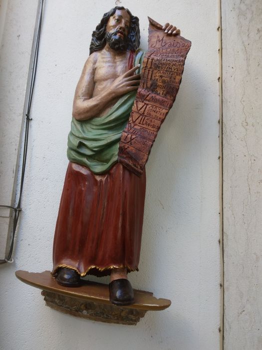 Imagem  do profeta  moises em retábulo séc  XVIII