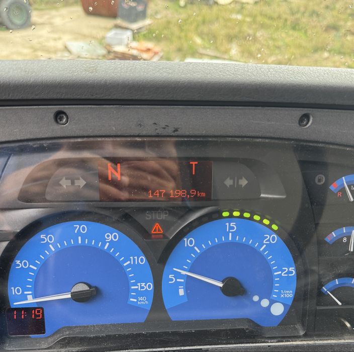 Renault Midlum com Plataforma Elevatória