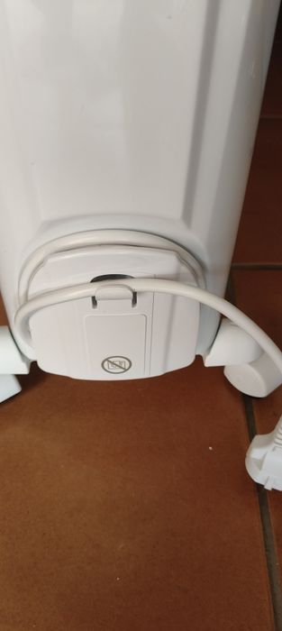 Radiador a óleo Delonghi Dragon 4 - TRD 40820 -  Novo