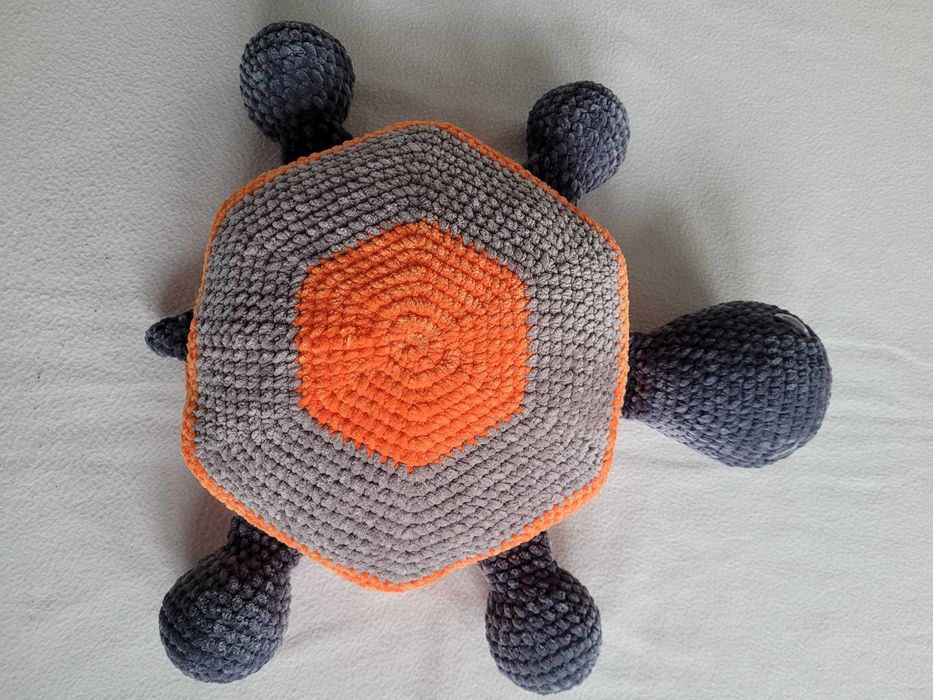 Duża poduszka przytulanka żółw, maskotka amigurumi, na prezent