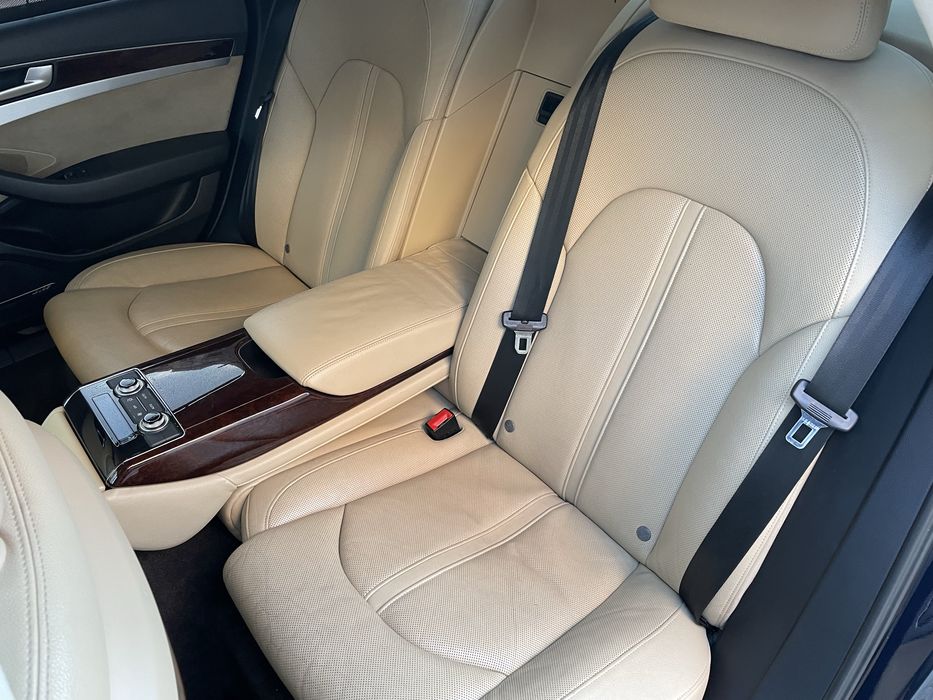 Audi A8 2013 (короткая база)