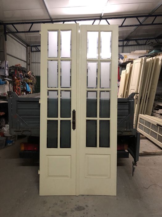 Portas vintage……………