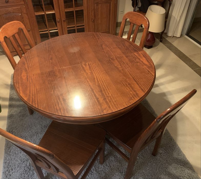 Mesa de jantar em nogueira