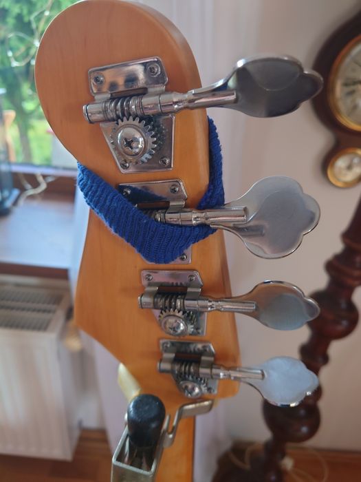 Gitara basowa fretless Jazz bas