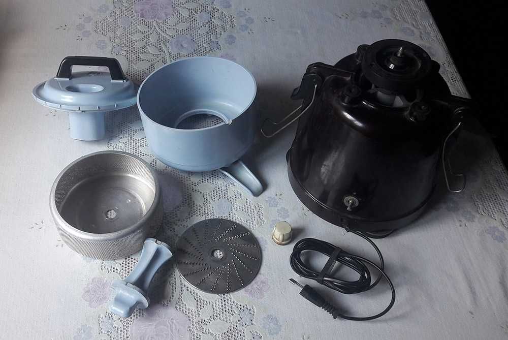 Соковыжималка антикварная, СССР, требует ремонта.