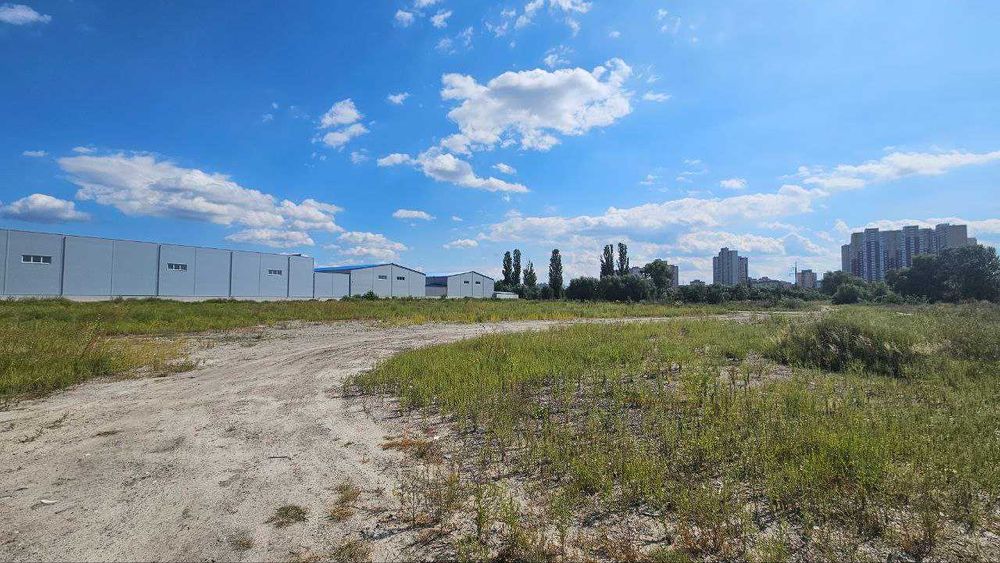 Продаж комерційних, промислових та складських ділянок — Погреби