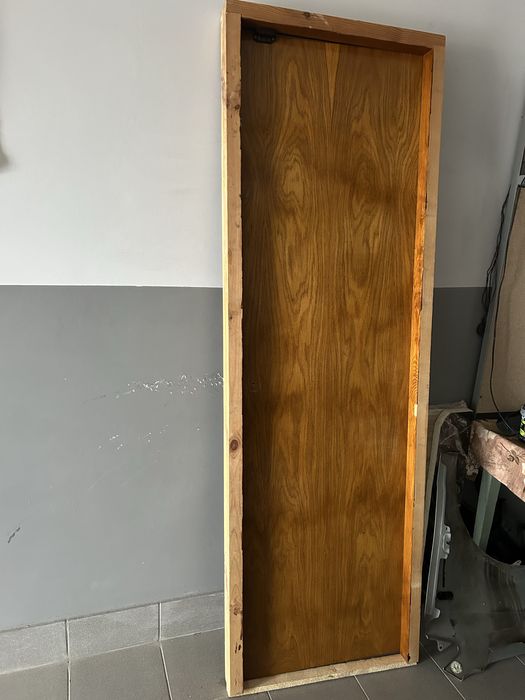 Двері з коробкою шпоновані