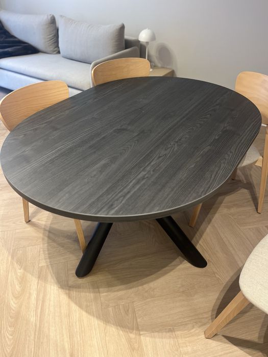 Stół Selsey Fjorn owalny 138x100 cm jesion portland ciemny, czarny